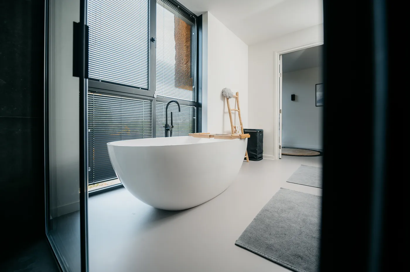 PU betonlook gietvloer in de badkamer