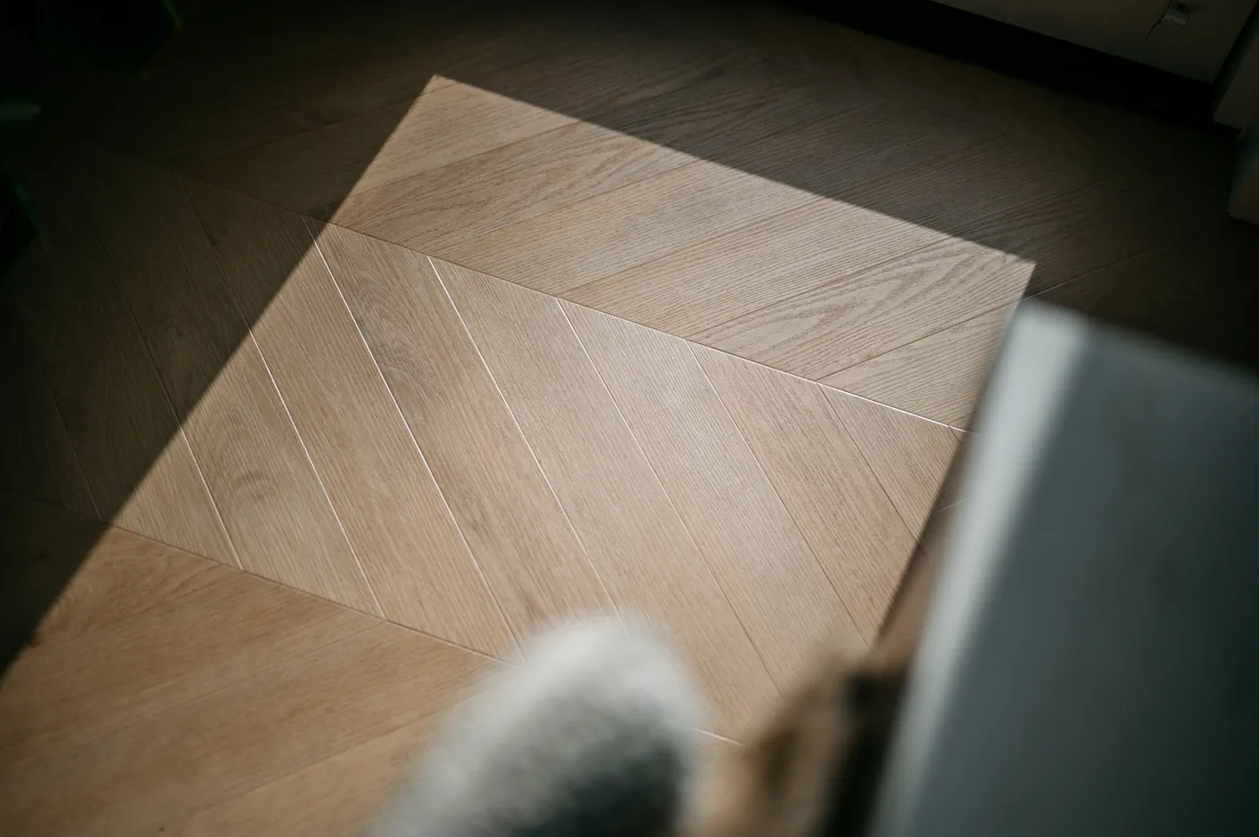 Licht eiken pvc-vloer met zichtbare houtnerf