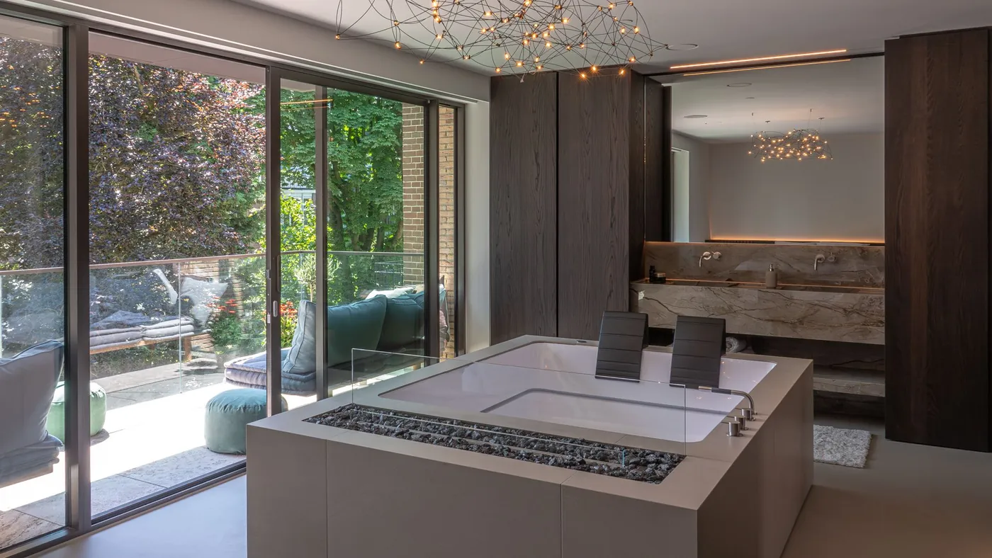 Gebroken-witte PU gietvloer in een badkamer